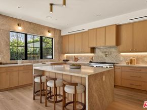 11500 Kingsland Street, Los Angeles CA 90066