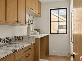 11500 Kingsland Street, Los Angeles CA 90066