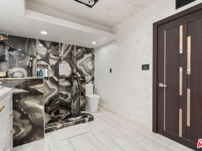 7705 Ben Avenue, North Hollywood CA 91605