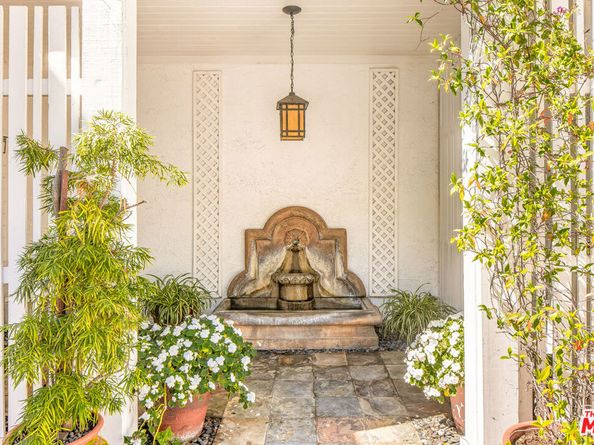 1647 N Beverly Glen Boulevard, Los Angeles CA 90077