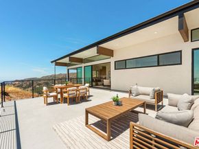 2165 E Little Las Flores Road, Topanga CA 90290