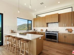 2165 E Little Las Flores Road, Topanga CA 90290