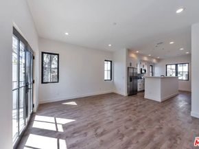 1/2 Masselin Avenue, Los Angeles CA 90019
