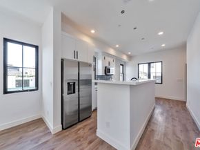 1/2 Masselin Avenue, Los Angeles CA 90019
