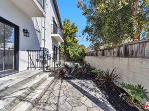 1/2 Masselin Avenue, Los Angeles CA 90019