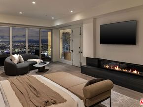 8572 Hillside Avenue, Los Angeles CA 90069