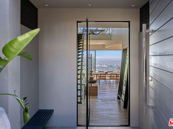8572 Hillside Avenue, Los Angeles CA 90069