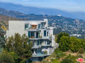 8572 Hillside Avenue, Los Angeles CA 90069