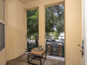 128 N Oak Knoll Avenue 202, Pasadena CA 91101