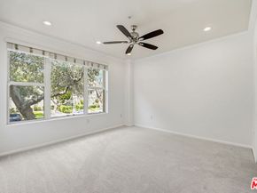 128 N Oak Knoll Avenue 202, Pasadena CA 91101