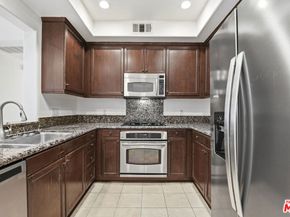 128 N Oak Knoll Avenue 202, Pasadena CA 91101