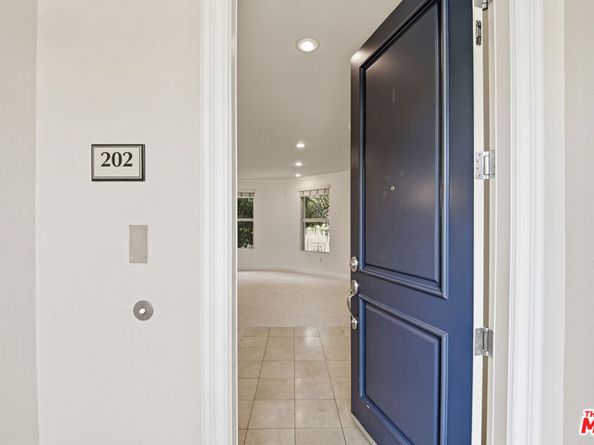 128 N Oak Knoll Avenue 202, Pasadena CA 91101