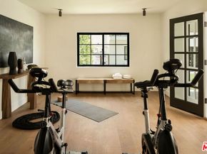 933 S Sycamore Avenue, Los Angeles CA 90036