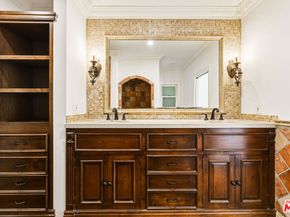 524 N Kilkea Drive, Los Angeles CA 90048