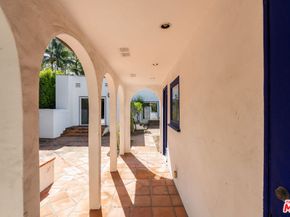 524 N Kilkea Drive, Los Angeles CA 90048