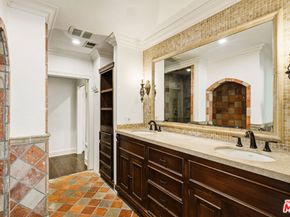 524 N Kilkea Drive, Los Angeles CA 90048
