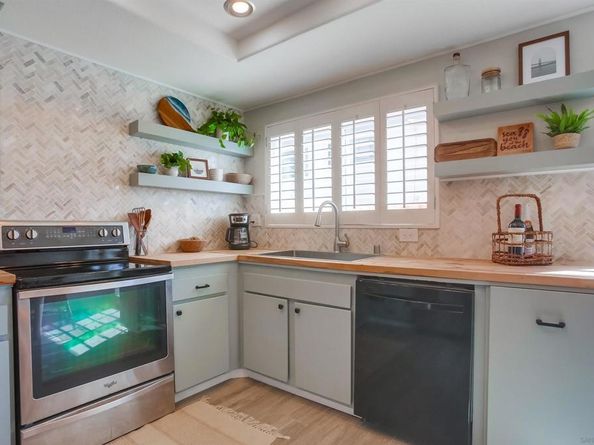 3466 Thunder Dr, Oceanside CA 92056