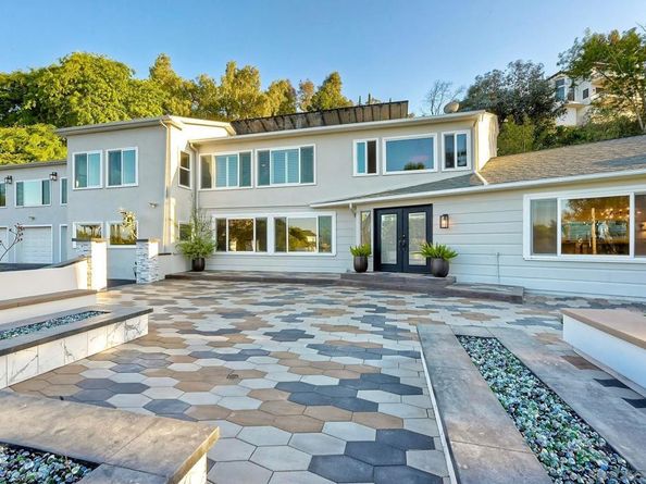 9945 Alto Dr, La Mesa CA 91941