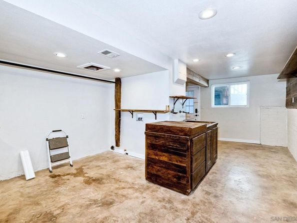 9945 Alto Dr, La Mesa CA 91941