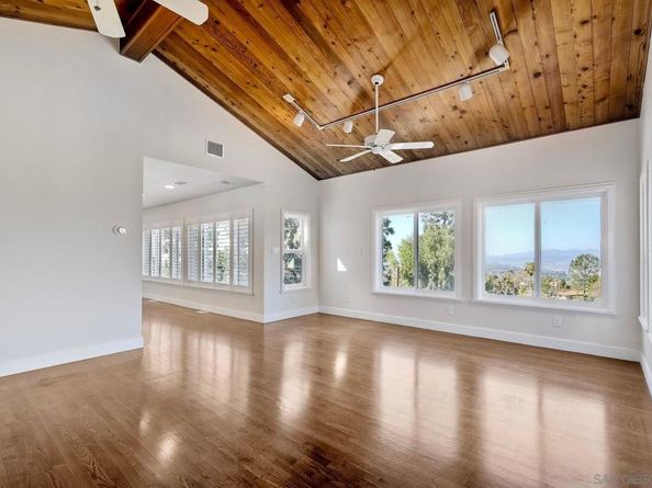 9945 Alto Dr, La Mesa CA 91941