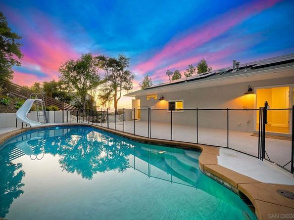 9945 Alto Dr, La Mesa CA 91941