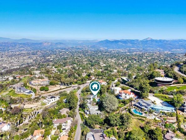 9945 Alto Dr, La Mesa CA 91941