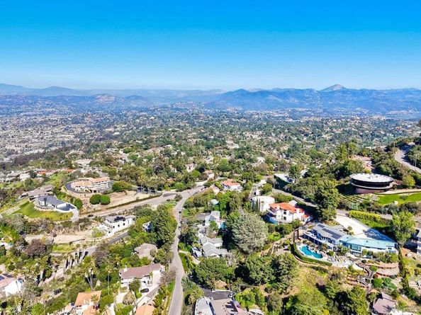 9945 Alto Dr, La Mesa CA 91941