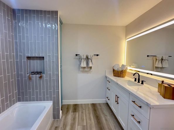 9929 Erma Rd 102, San Diego CA 92131