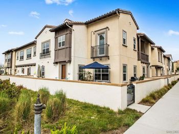 815 Blackstone Dr