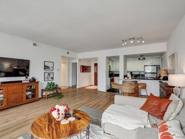 4018 Nobel Dr 204, San Diego CA 92122
