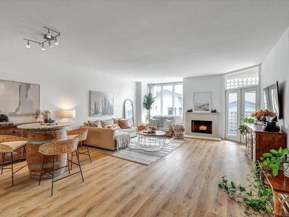 4018 Nobel Dr 204, San Diego CA 92122