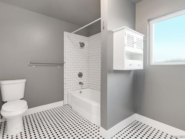 2130 32 B St, San Diego CA 92102