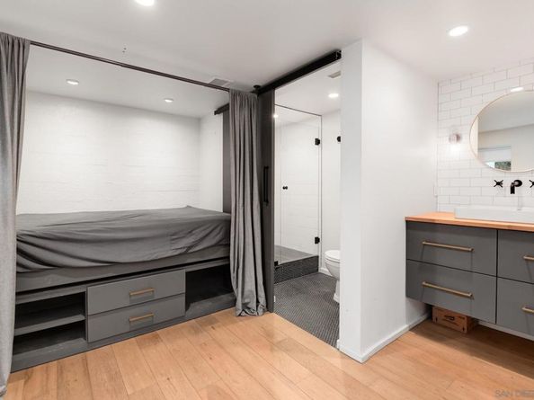 2130 32 B St, San Diego CA 92102