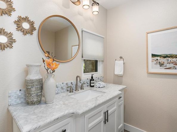 1913 Alga Rd A, Carlsbad CA 92009