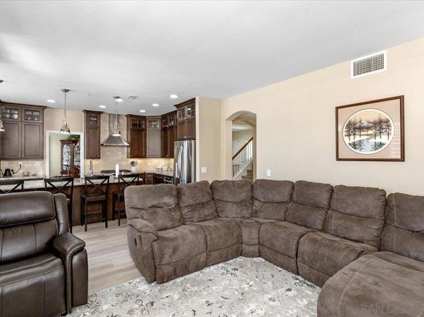 2090 Grand View Glen, Escondido CA 92026