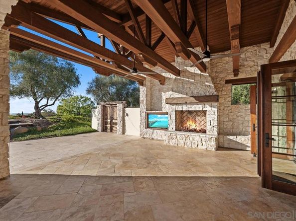 8069 Entrada De Luz E, San Diego CA 92127