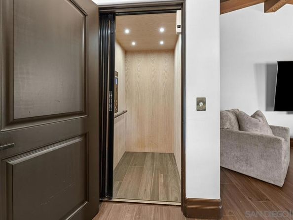 8069 Entrada De Luz E, San Diego CA 92127