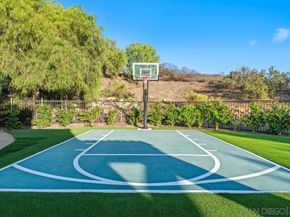 8069 Entrada De Luz E, San Diego CA 92127