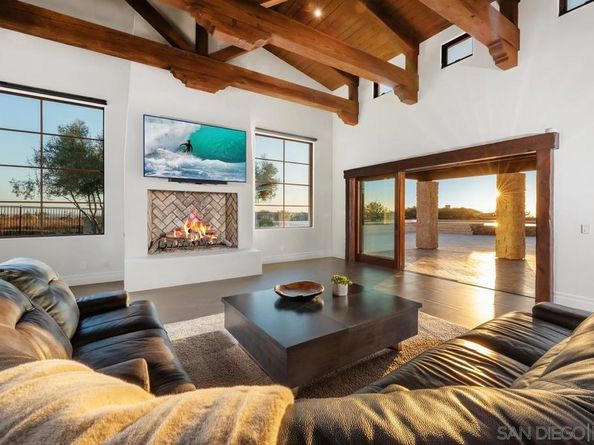 8069 Entrada De Luz E, San Diego CA 92127