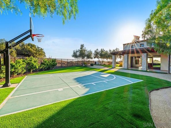 8069 Entrada De Luz E, San Diego CA 92127