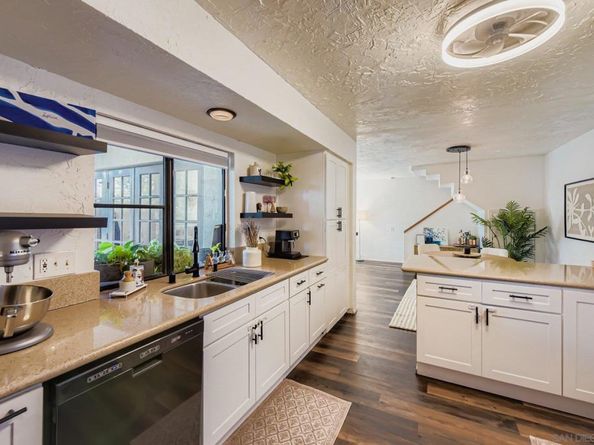 3995 Camino Lindo, San Diego CA 92122