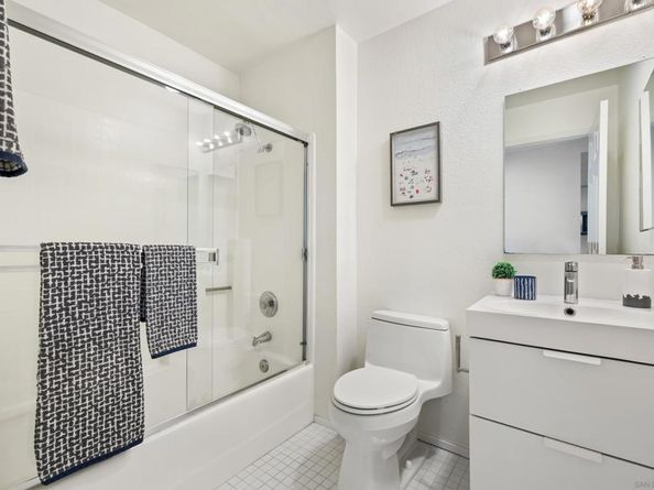 3961 Hortensia St H4, San Diego CA 92110