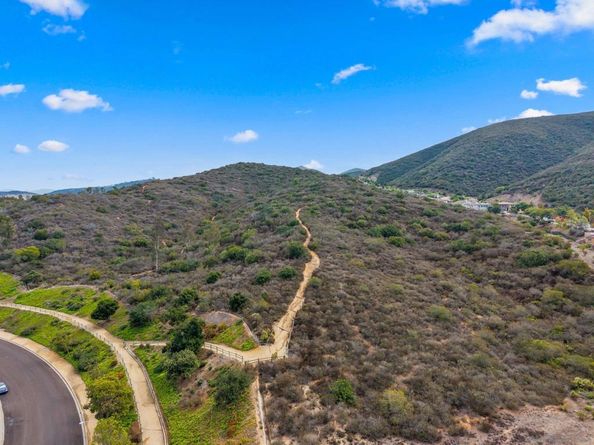 1048 Via Vera Cruz, San Marcos CA 92078