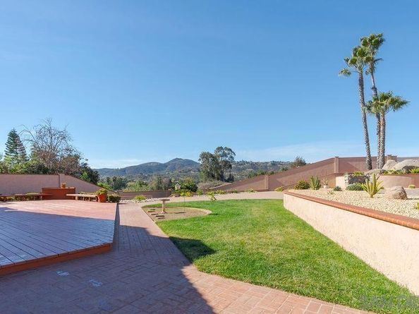 672 Chateau Place, Escondido CA 92029