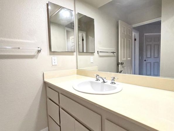 672 Chateau Place, Escondido CA 92029