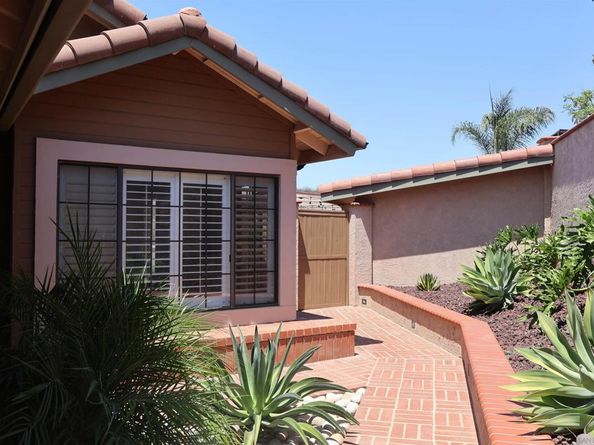 672 Chateau Place, Escondido CA 92029