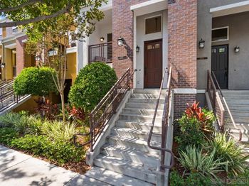 4880 Paramount Dr