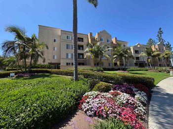 8889 Caminito Plaza Centro