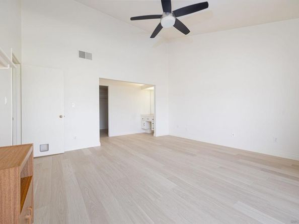 2503 Navarra Dr 105, Carlsbad CA 92009