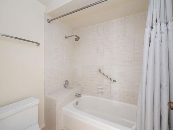 2503 Navarra Dr 105, Carlsbad CA 92009
